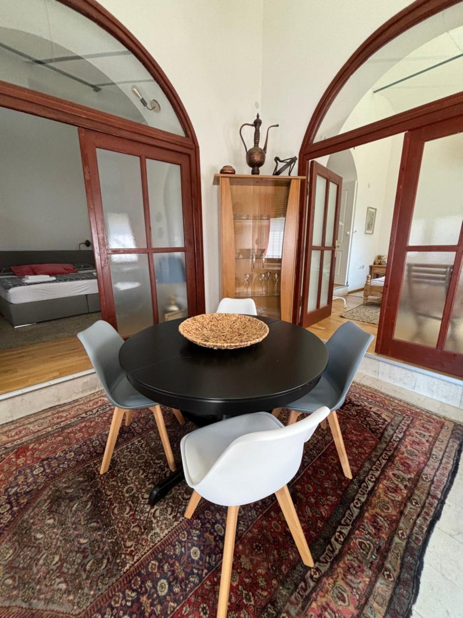 Apartman Alfa *
