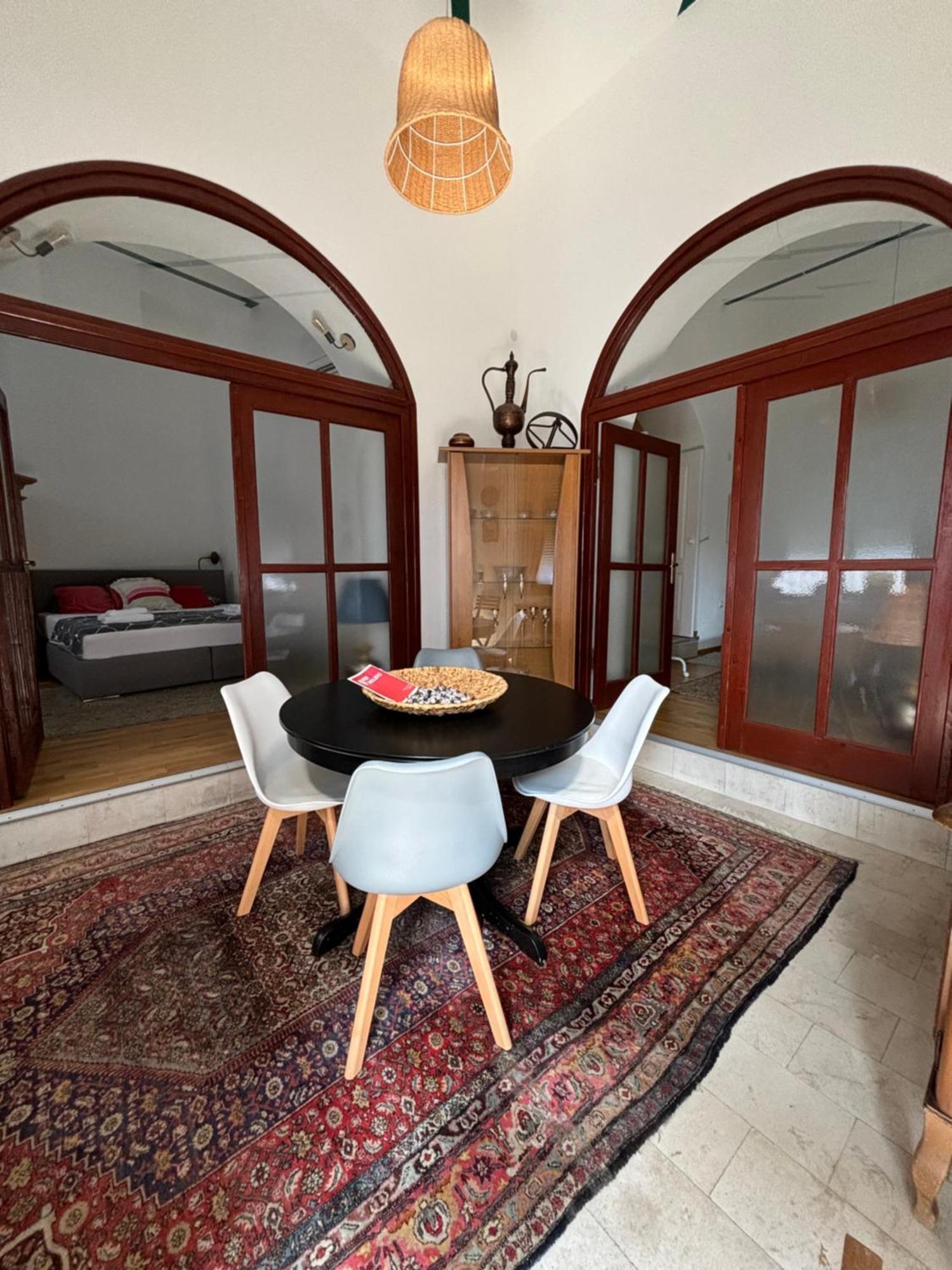 Apartman Alfa *